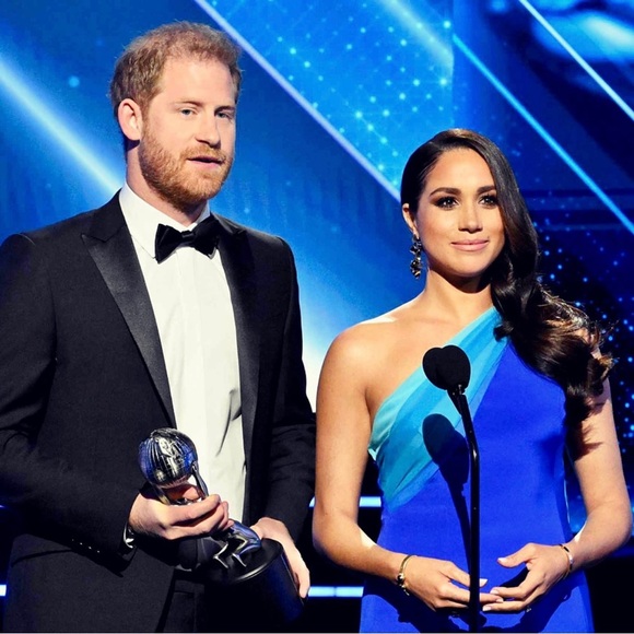 NEW Large Crumpled Goldtone Drop Earrings Designer Luxury Inspired - Picture 6 of 16